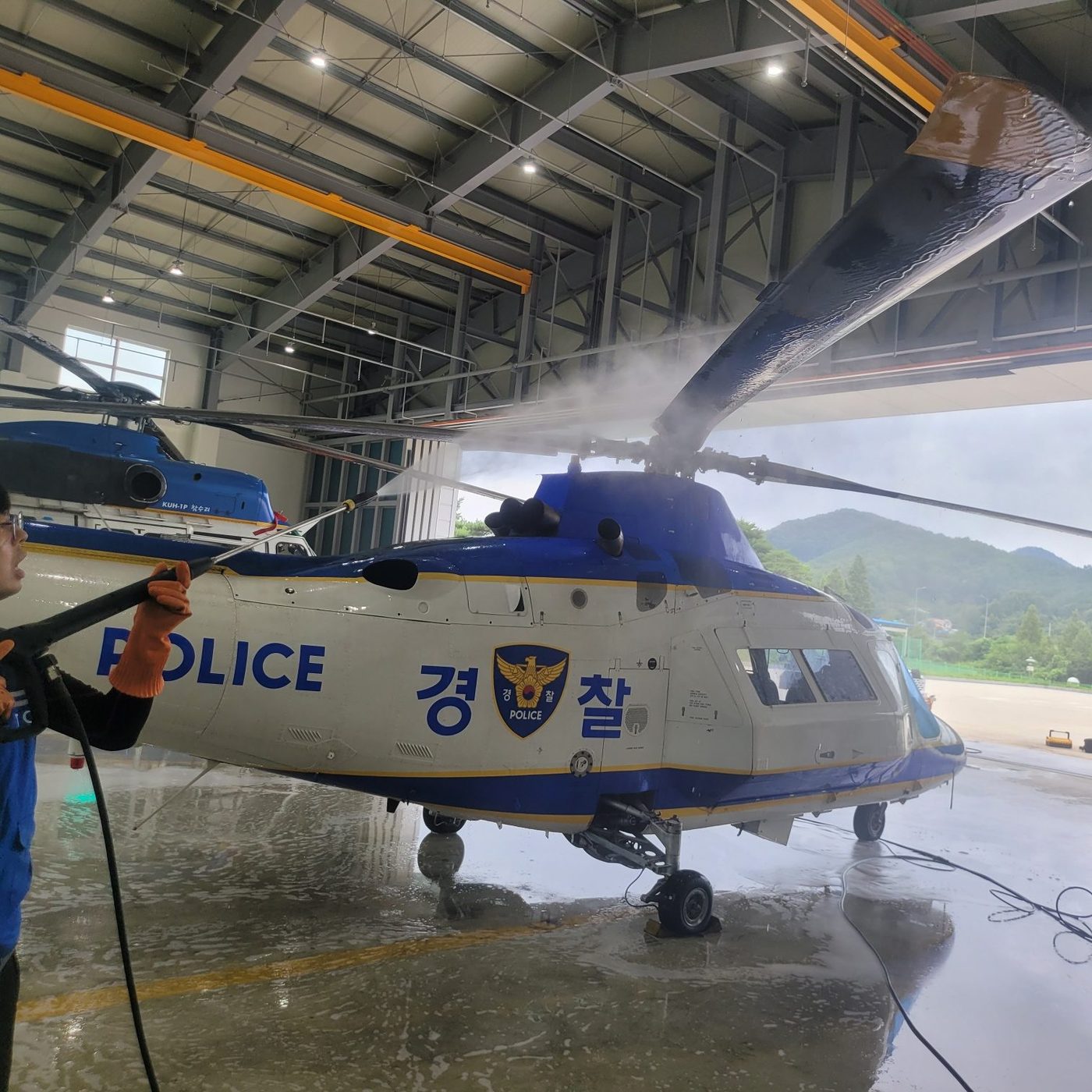 공장청소 작업 단계 — 전장부 보양