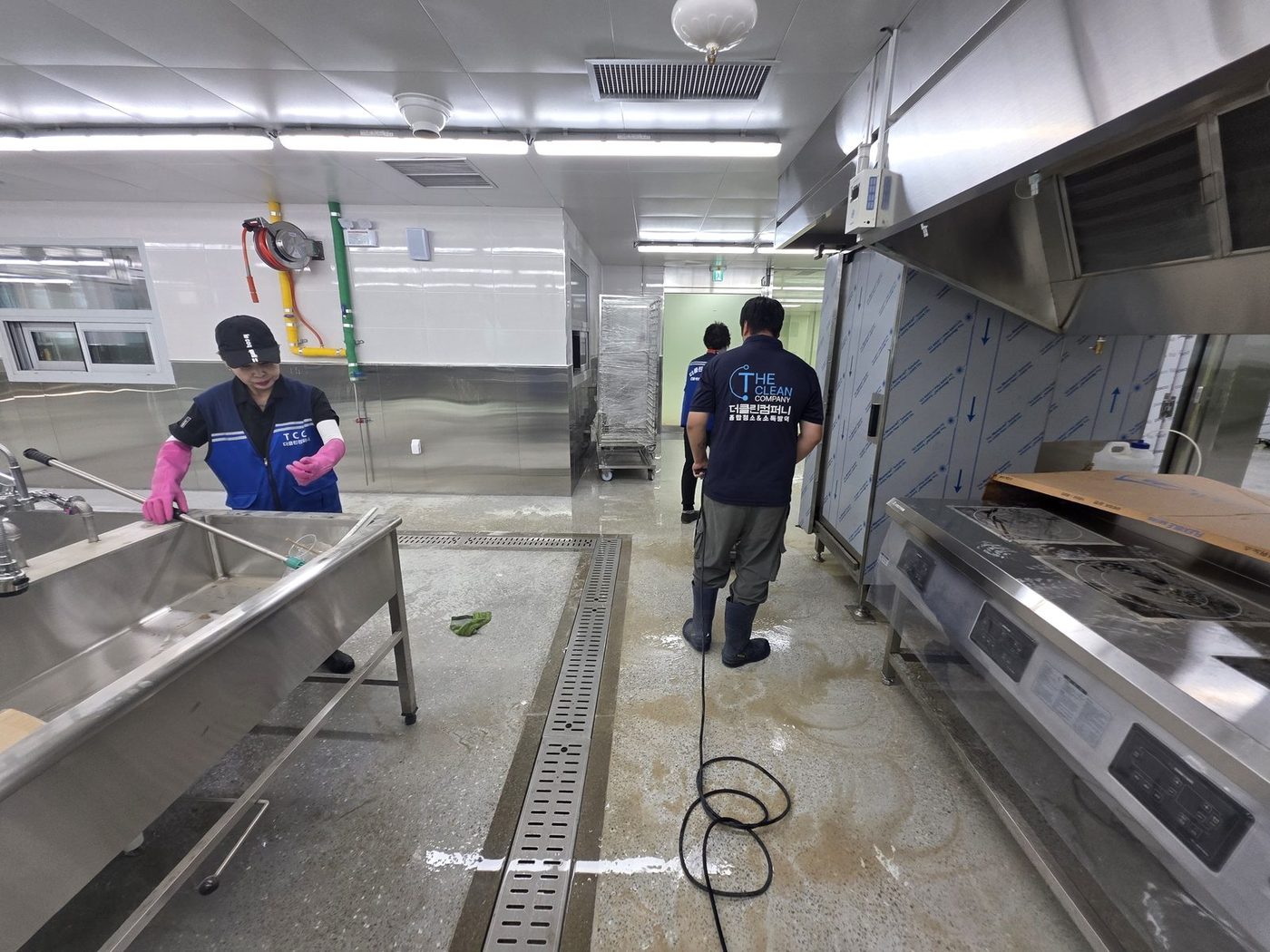 공장청소 현장 — 조리장 고압세척