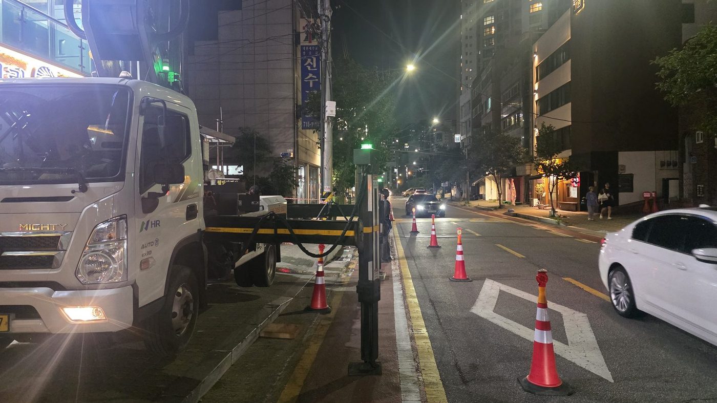 녹제거 현장 — 야간 작업 장비 설치